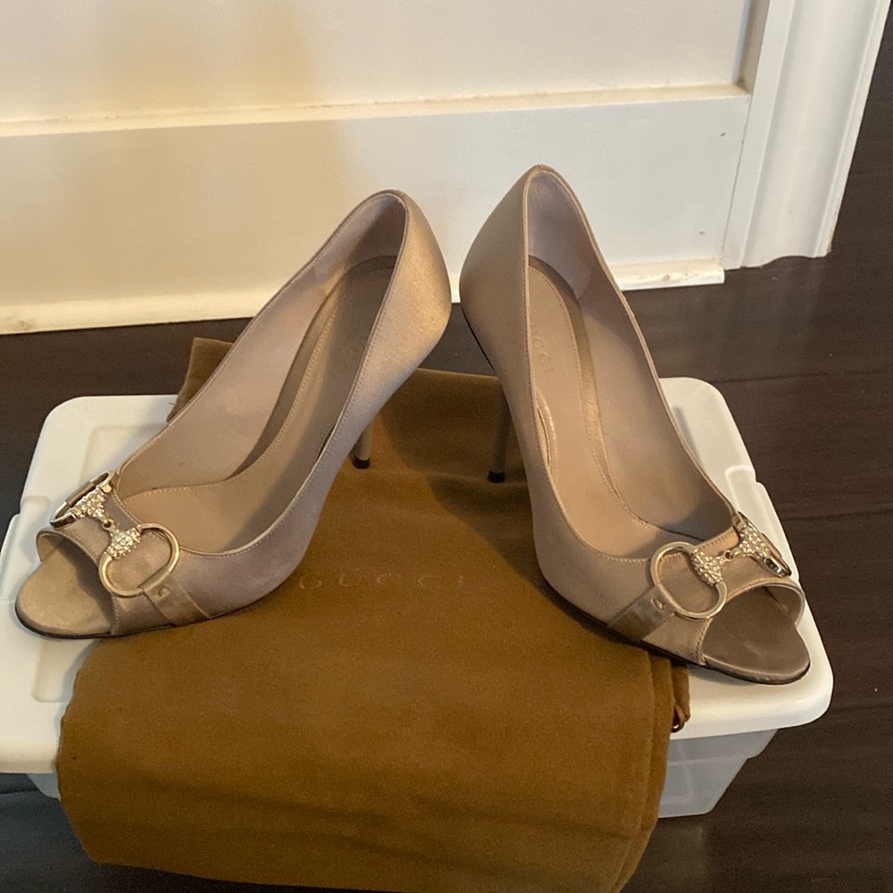Gucci Crystal satin grey peep pump